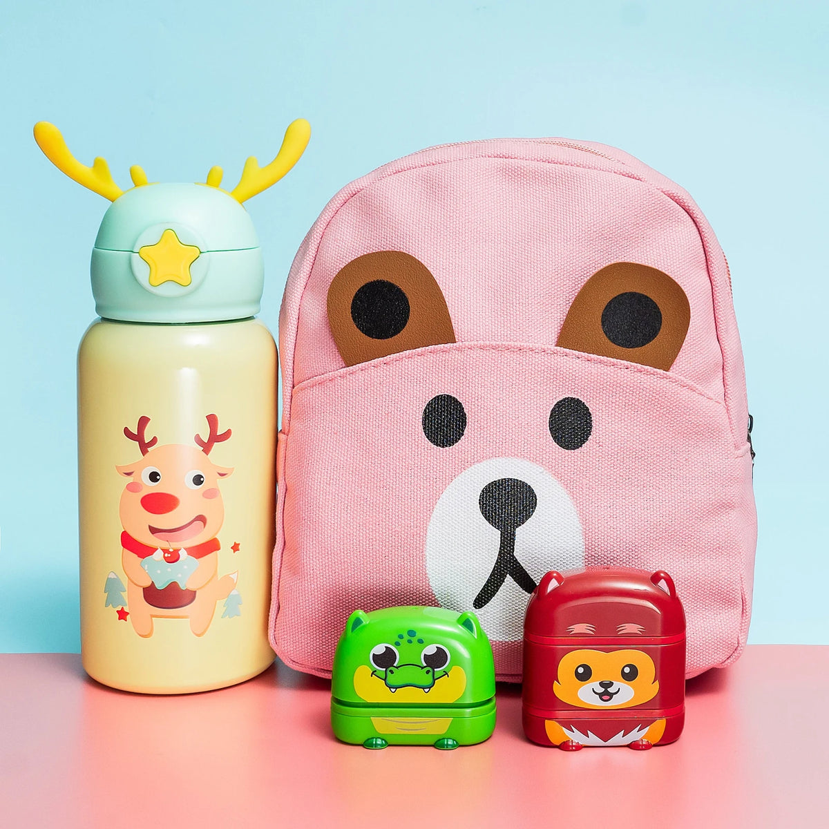 Tampons avec gourde et sac à dos d'école